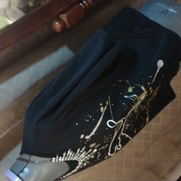 PUMA Women's Black Paint Splatter Crop Top Tee Size Medium EUC - Picture 3 of 7